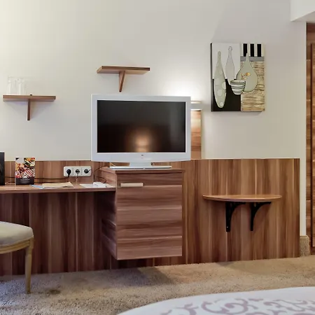 Astor 4*