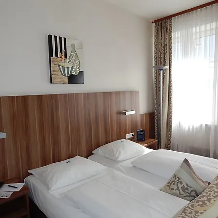 Astor 4*