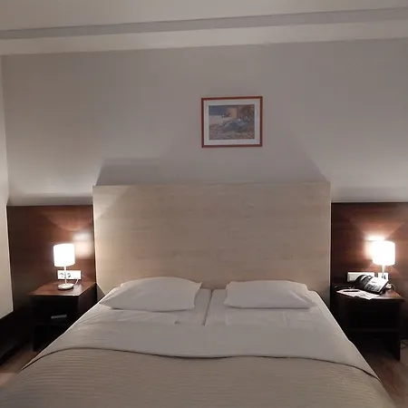 Astor Hotel 4*
