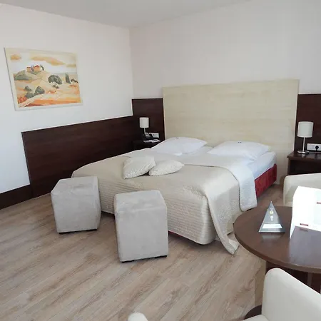 Astor Hotel 4*