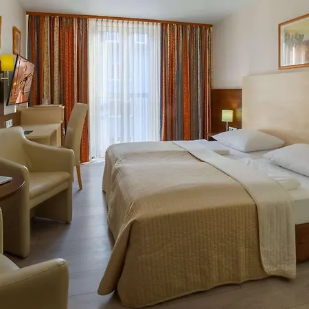 Astor 4*